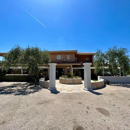 Hotel Marina Badesi Bagian luar foto
