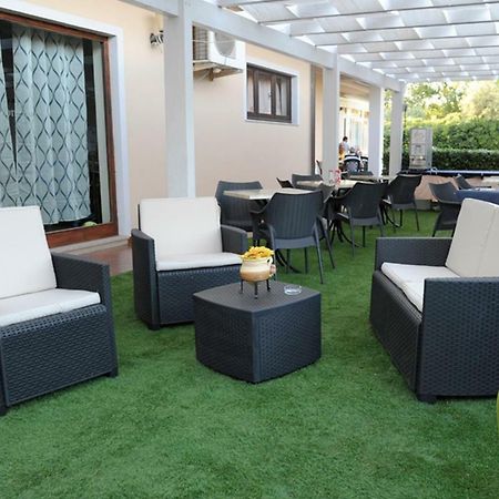 Hotel Marina Badesi Bagian luar foto