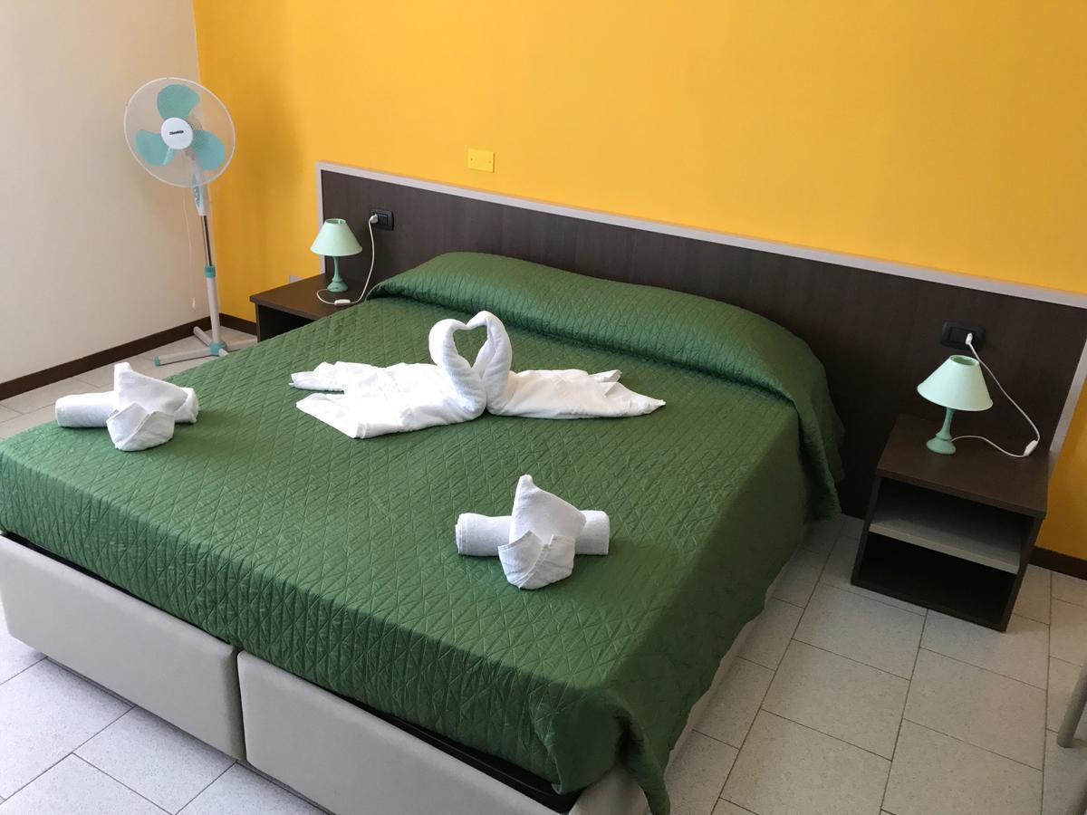 Hotel Marina Badesi Bagian luar foto