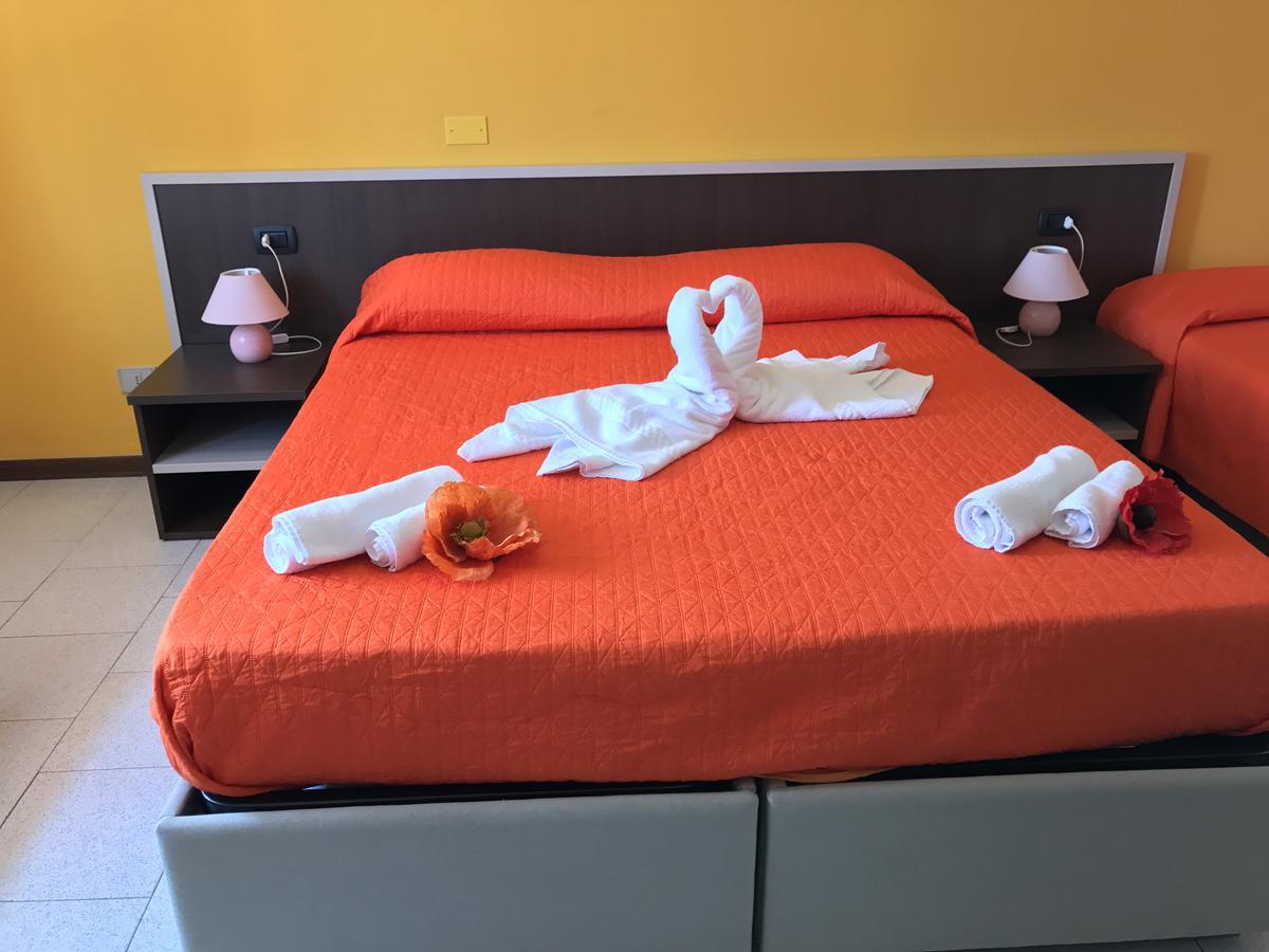 Hotel Marina Badesi Bagian luar foto