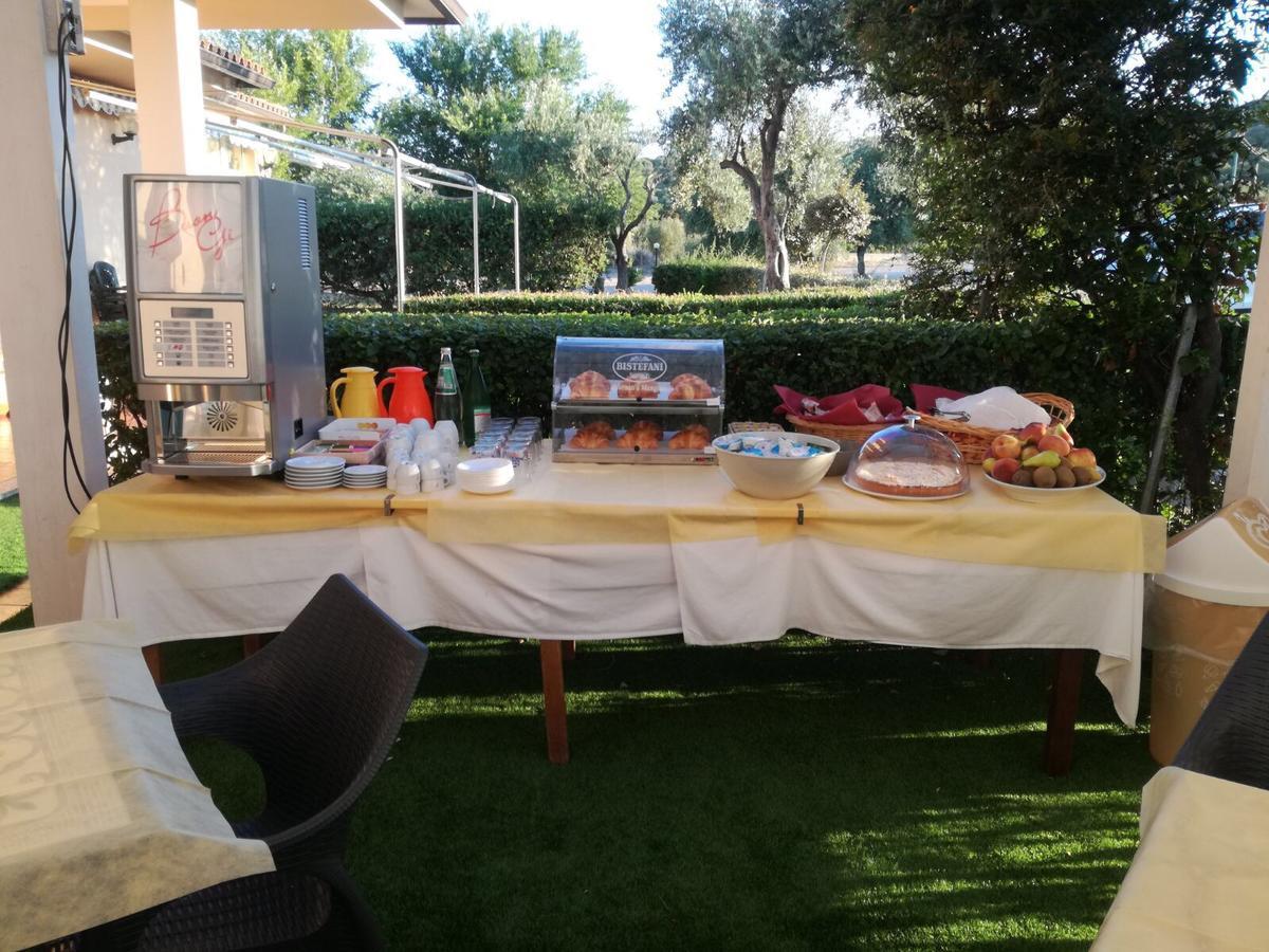 Hotel Marina Badesi Bagian luar foto