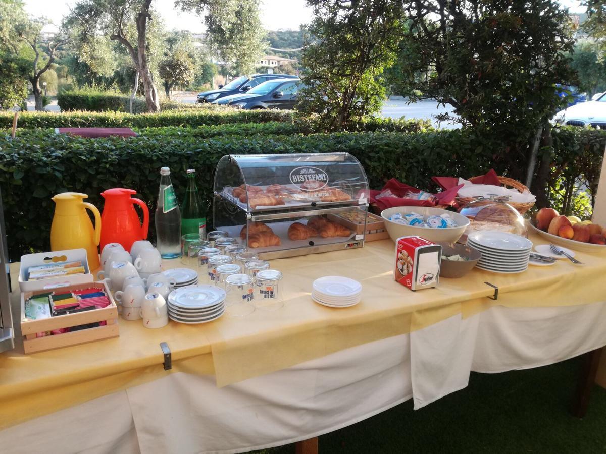 Hotel Marina Badesi Bagian luar foto