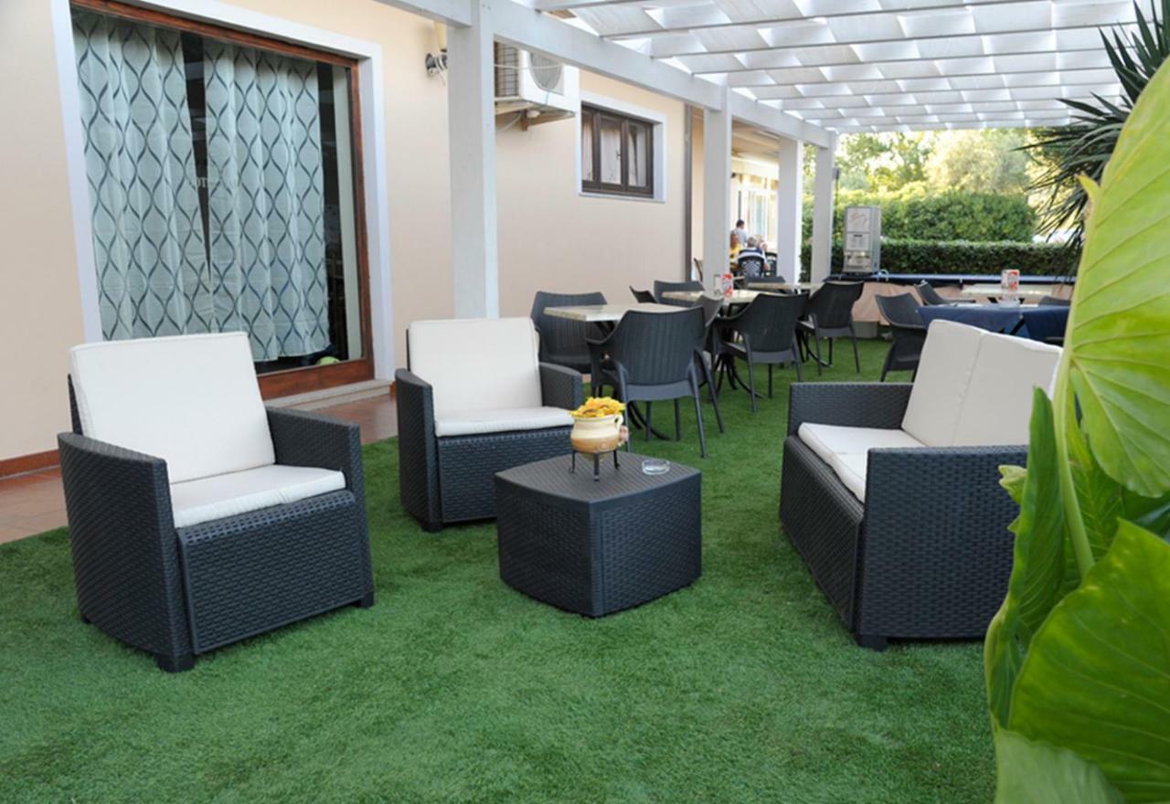Hotel Marina Badesi Bagian luar foto